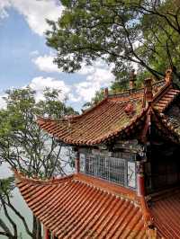 Path along the mountain edge in Xishan park