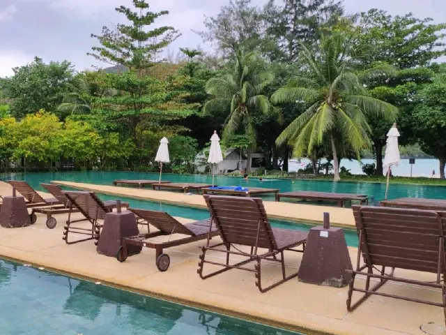 ที่พักดี สระว่ายน้ำสวย เกาะ PP princes Resort