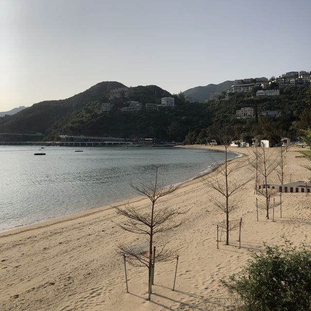 春季天氣最適合去港島水清沙幼沙灘🏖️