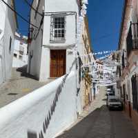 Setenil de las Bodegas สร้างบ้านใต้หินในสเปน