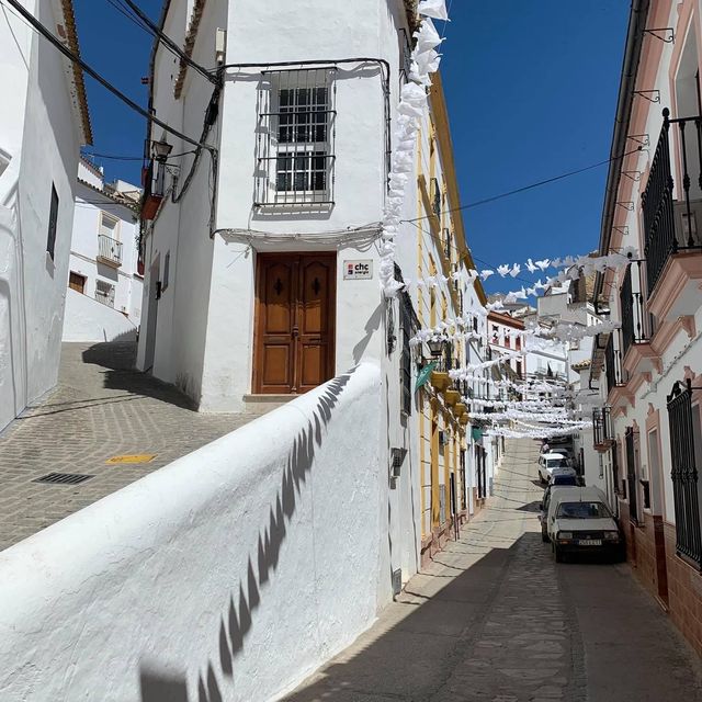 Setenil de las Bodegas สร้างบ้านใต้หินในสเปน