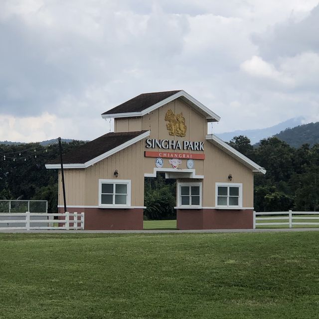 beautiful park with good restaurants 