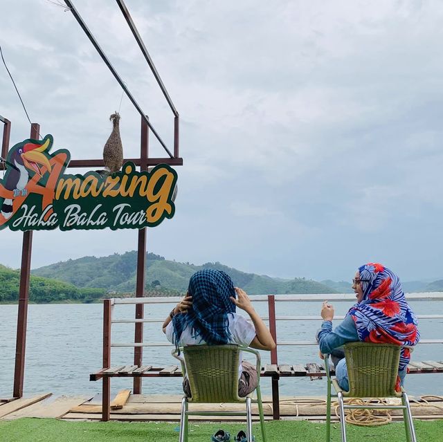 ล่องเรือ ทะเลสาบฮาลาบาลา ชมความงามผืนป่าอันสมบูรณ์