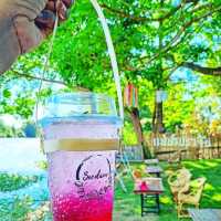 สีดำนมสด คาเฟ่และร้านอาหาร ริมแม่น้ำปราจีน