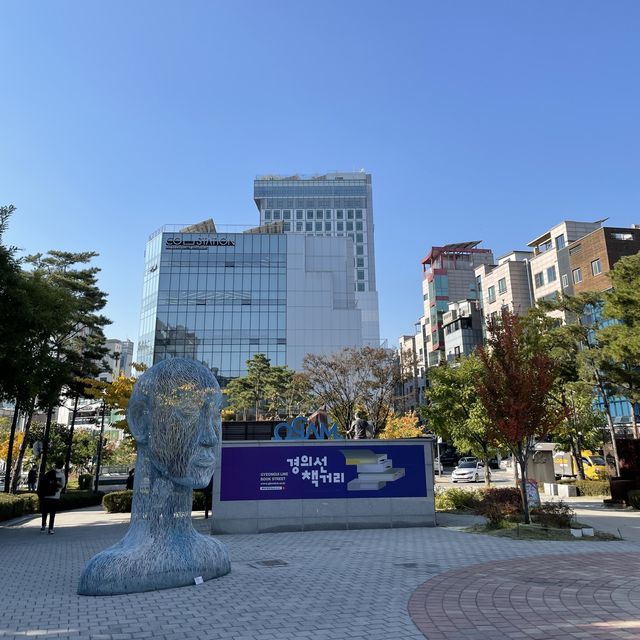 도심 속 느긋하고 고즈넉한 산책로, 경의선 책거리