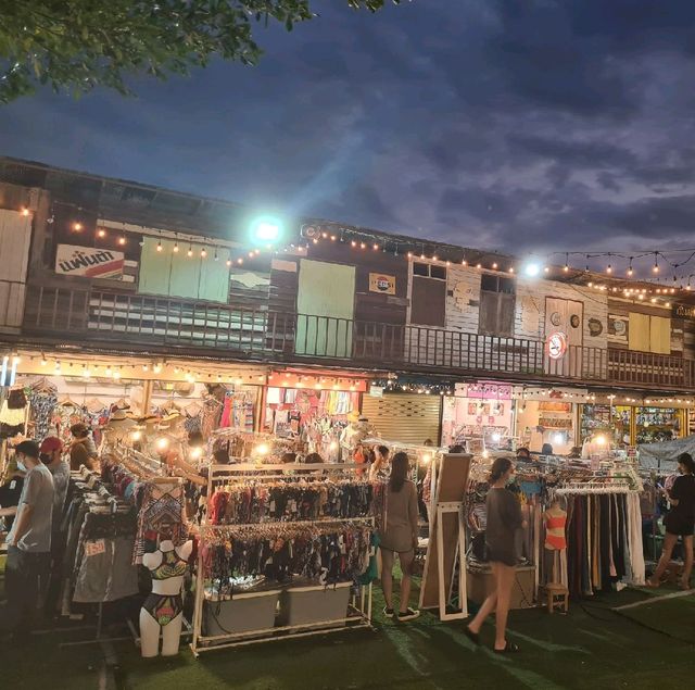 ตลาดนัดชิลล์วา ภูเก็ต

(Chillva Market)
