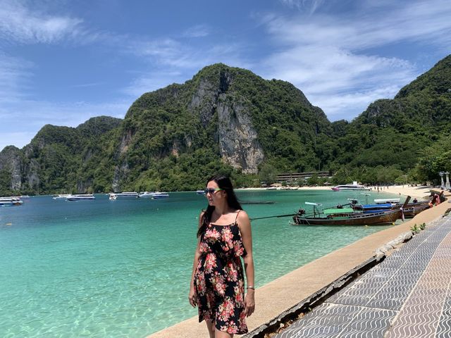 วิวสวยปัง ที่ท่าเรืออ่าวต้นไทร , เกาะพีพี