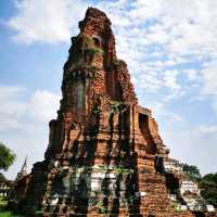 พระปรางค์ ภายในวัดมหาธาตุ พระนครศรีอยุธยา 