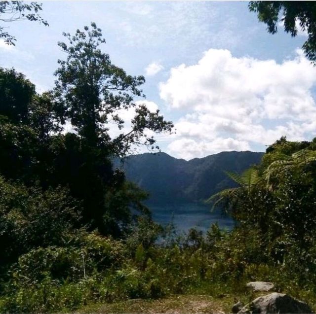 Discover Lake Holon