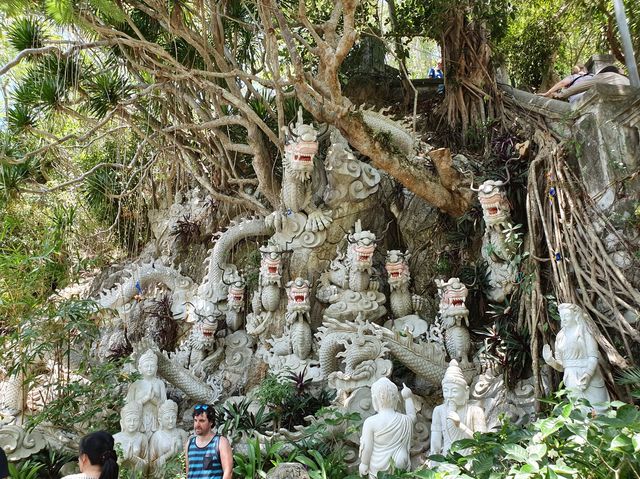 ภูเขาหินอ่อน ณ ดานัง The Marble Mountains