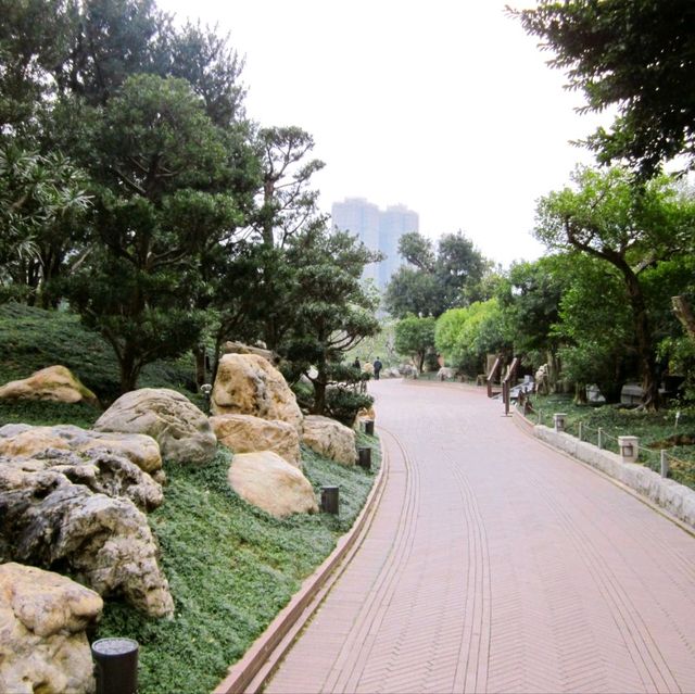Chi Lin Nunnery and Nan Lian Garden