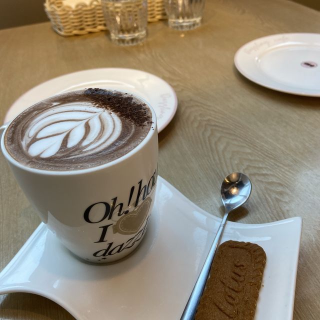 𝗗𝗮𝘇𝘇𝗹𝗶𝗻𝗴 𝗖𝗮𝗳𝗲
