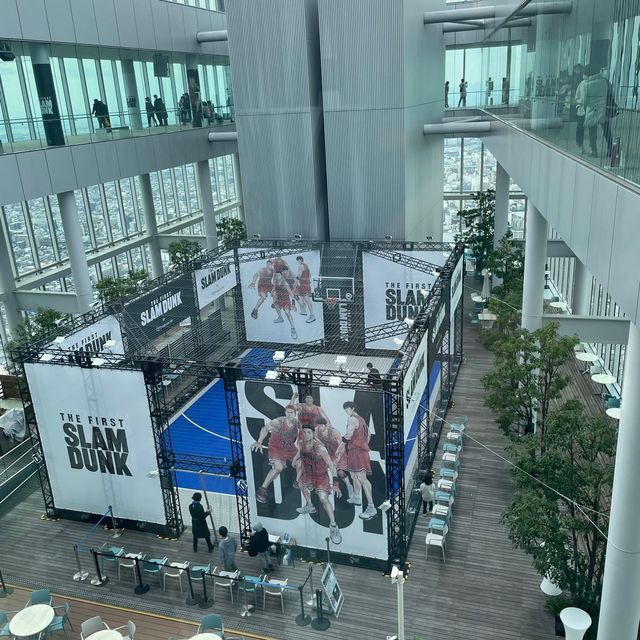 【大阪府】期間限定！地上300mのバスケットコート！