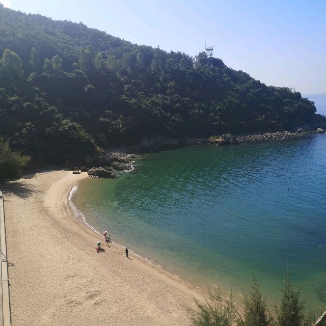 Idyllic beach cove on Dapeng peninsula