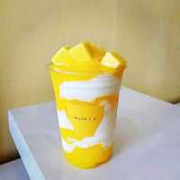 yellow cup คาเฟ่มินิมอลสไตล์