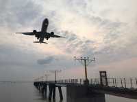 浪漫機場維修區看飛機日落