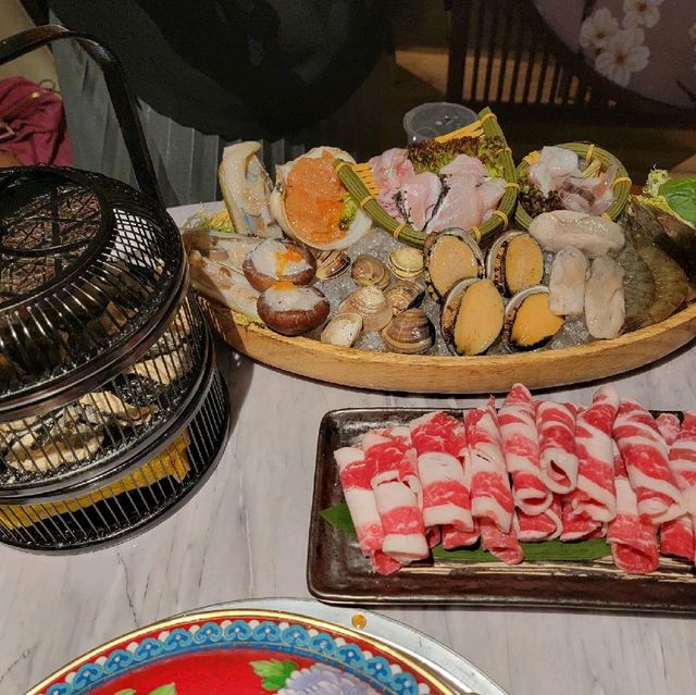 一站式品嚐台式小食+刺身+雞煲+藥膳火煱，任飲任食挑戰大胃王😂