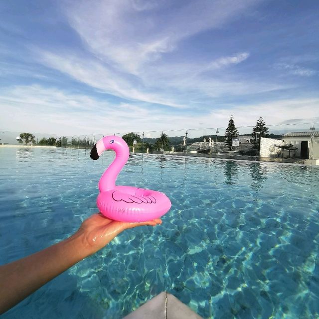 Cool rooftop pool in Phuket! 🏊‍♂️ 🌅🍹