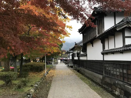 【長野】古いお城に紅葉が映える!松代城趾をご紹介