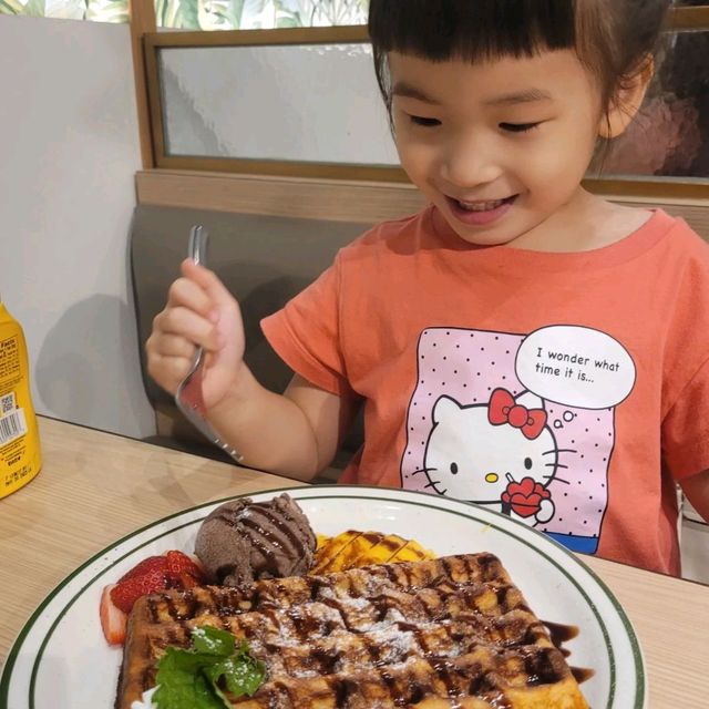 令人流晒口水嘅外脆內軟Waffle及招牌鑊仔薯粒