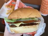 【沖縄】人気ハンバーガー店「A&W」！