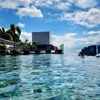 Best views of SG from MBS infinity pool