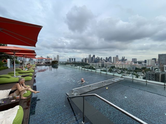 Rooftop infinity pool at Hotel JEN Orchard SG