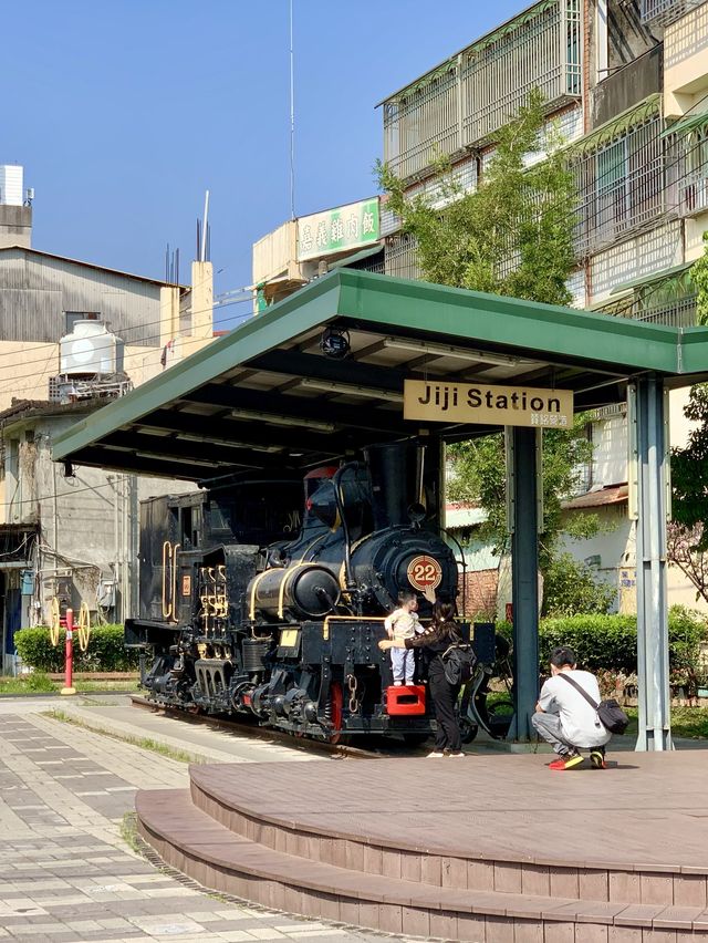 集集火車站順遊綠色隧道｜攝影景點，怎麼拍都好看📷