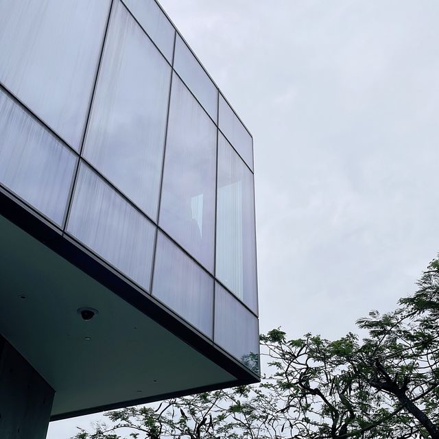 鄰近西環泳棚新景點-芝加哥大學商學院分校