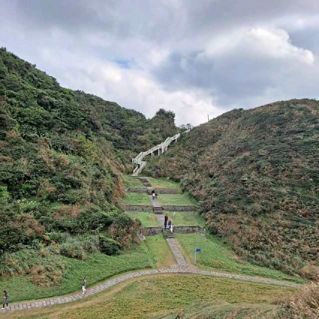 基隆 | 一眼就令人療育的「基隆忘憂谷」，山谷海景一次滿足，心靈放鬆的好地方!