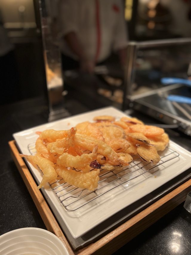 冷盤甜品味道中上，惟熱食選擇較少