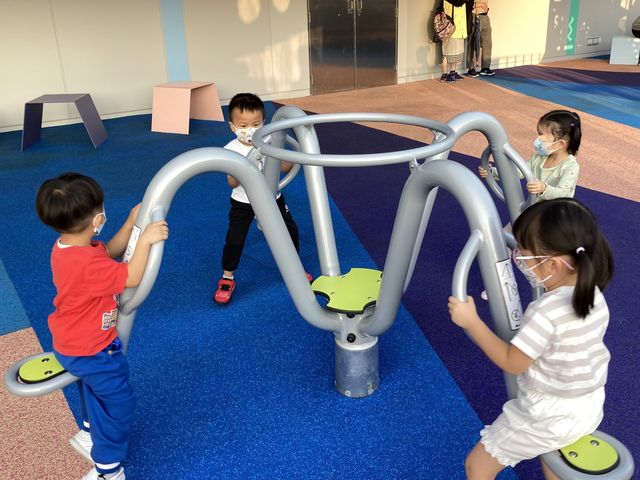 《天水圍免費戶外遊樂場~+WOO嘉湖樂園》 《天水圍免費戶外遊樂場~+WOO嘉湖樂園》