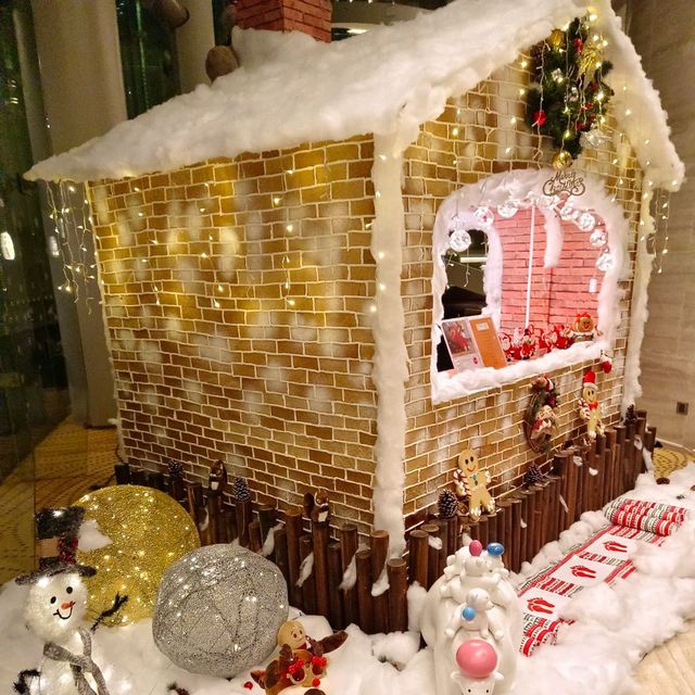 温馨的聖誕雪景小木屋！皇冠假日酒店！