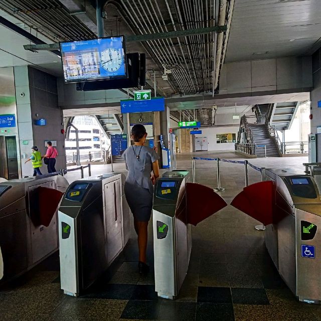 เดินเที่ยวสะดวก ด้วยรถไฟฟ้าแอร์พอร์ต เรล ลิงค์