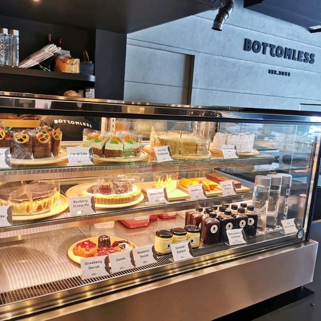 ขนมเค้กอร่อยๆกับบรรยากาศ​เก๋ๆ 🍰🧁🥧 