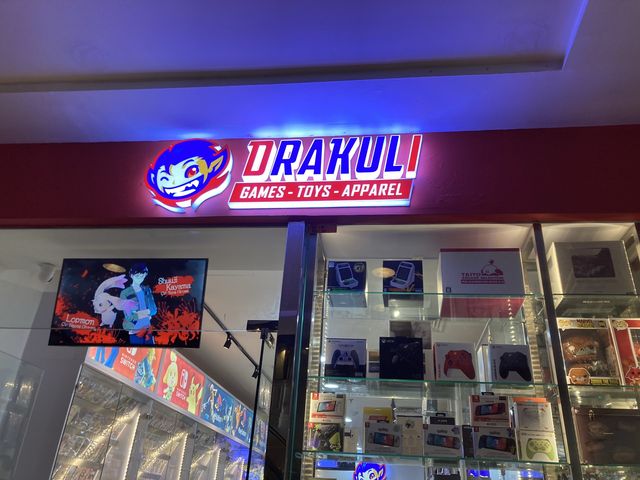 【インドネシア】日本のガチャガチャとゲーム機器が売っているお店