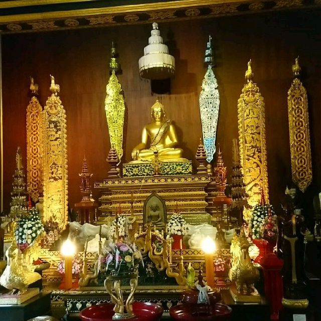 ชมพระพุทธรูป @พิพิธภัณฑ์โฮงหลวงแสงแก้ว