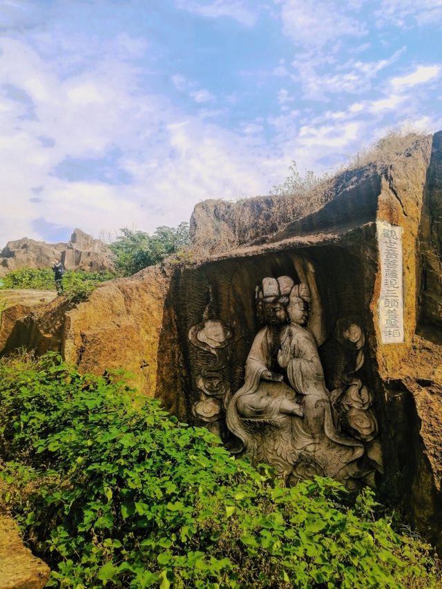 88 Stone Buddhas in the middle of nowhere!