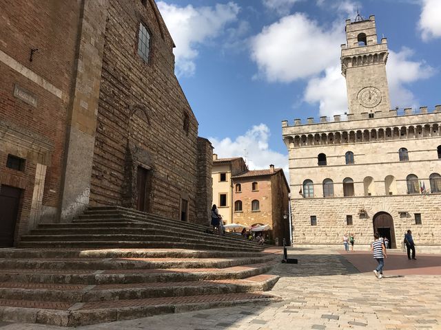 Walking in Piazza del Campo ~ Siena 