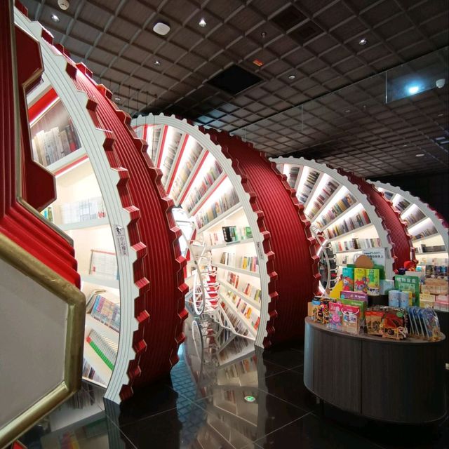 i'm inlove with this Spiral bookstore🥰