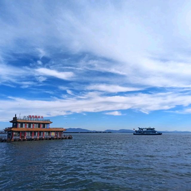 Dian Chi Lake strolling....