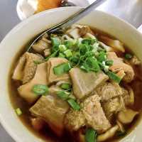 富宏牛肉麵-24小時平價牛肉麵店
