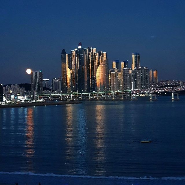 광안리 뷰가 한 눈에 보이는, 카페 '고유한'