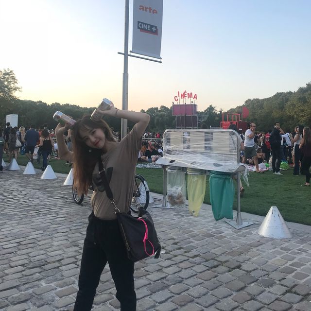 영화피크닉을 즐길 수 있는 라빌레트 공원