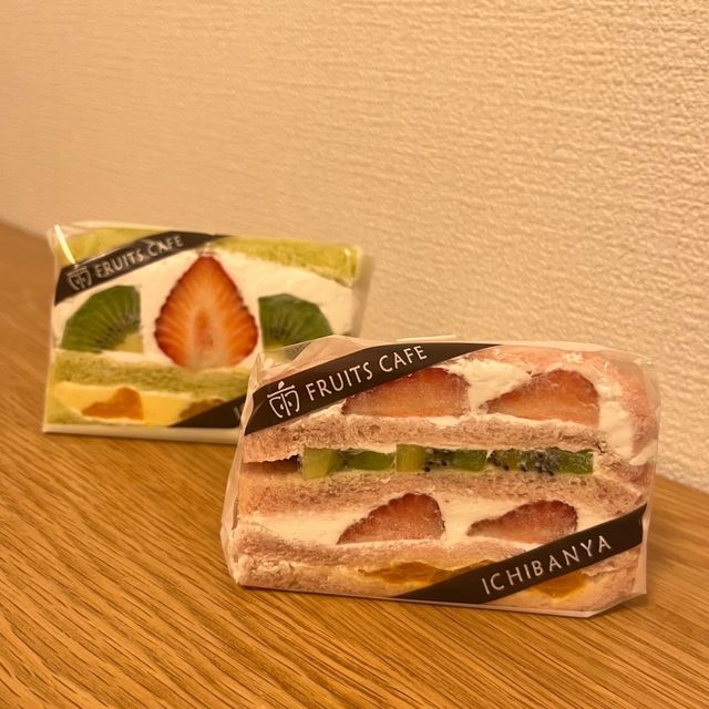 阪急梅田駅の中にあるフルーツサンドやさん！😳