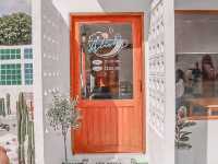 คาเฟ่ติดเขา หรือ เขาติดคาเฟ่