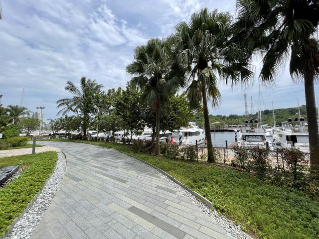 Stroll along Sentosa Cove boardwalk