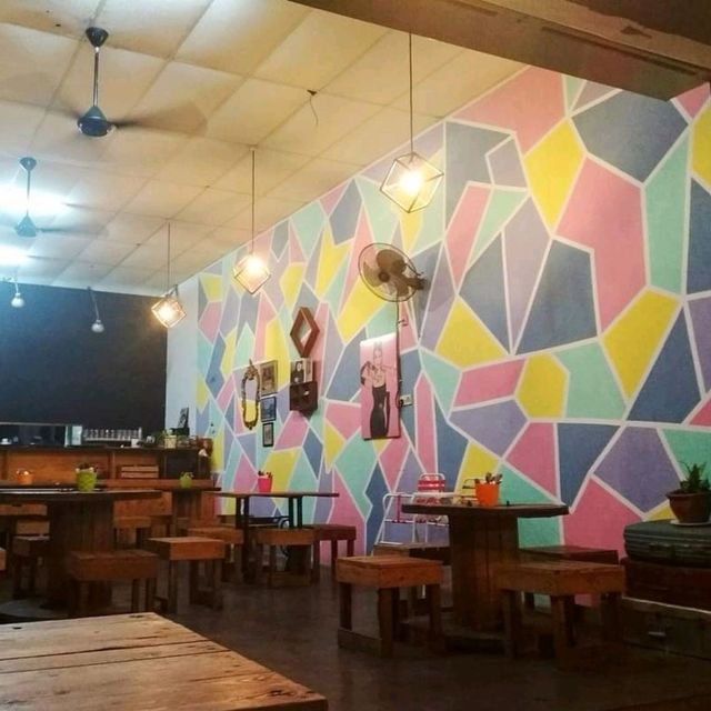 Throwback Cafe 🌺