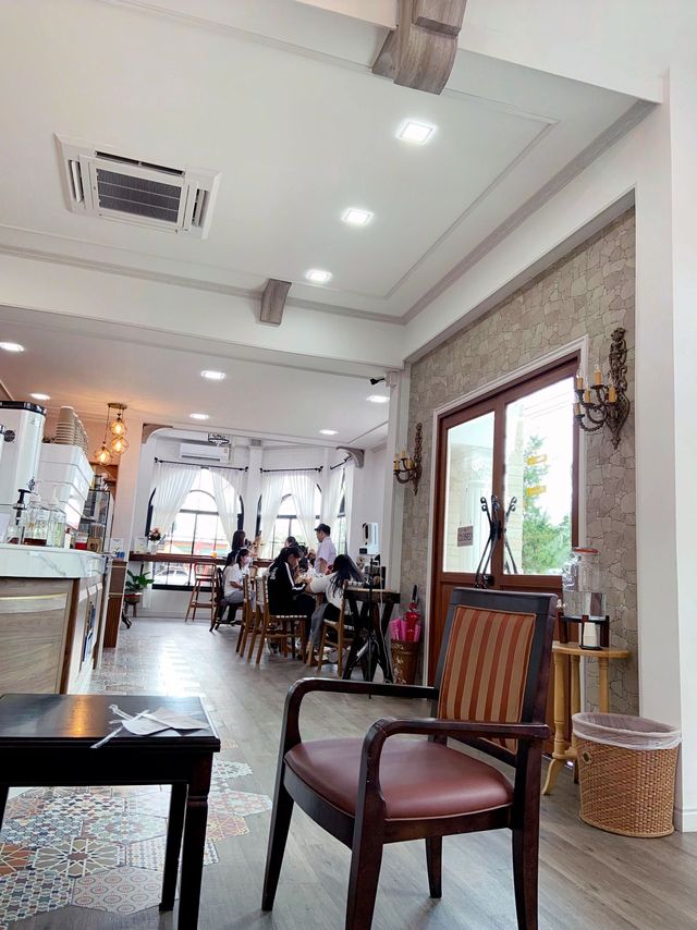 “หอมละมุน” คาเฟ่เปิดใหม่สไตล์ฝรั่งเศส 