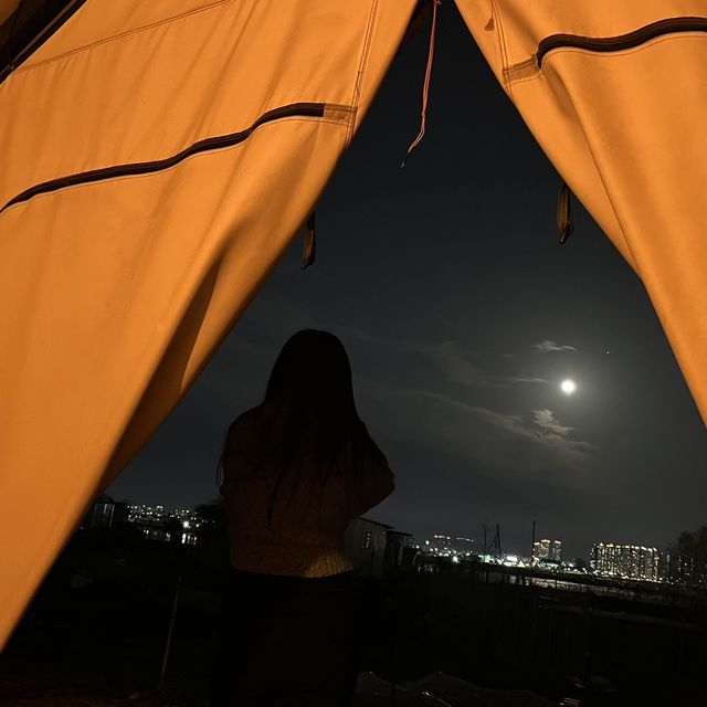 캠핑 장비 없이 캠핑을 즐길 수 있는 강변 글램핑!